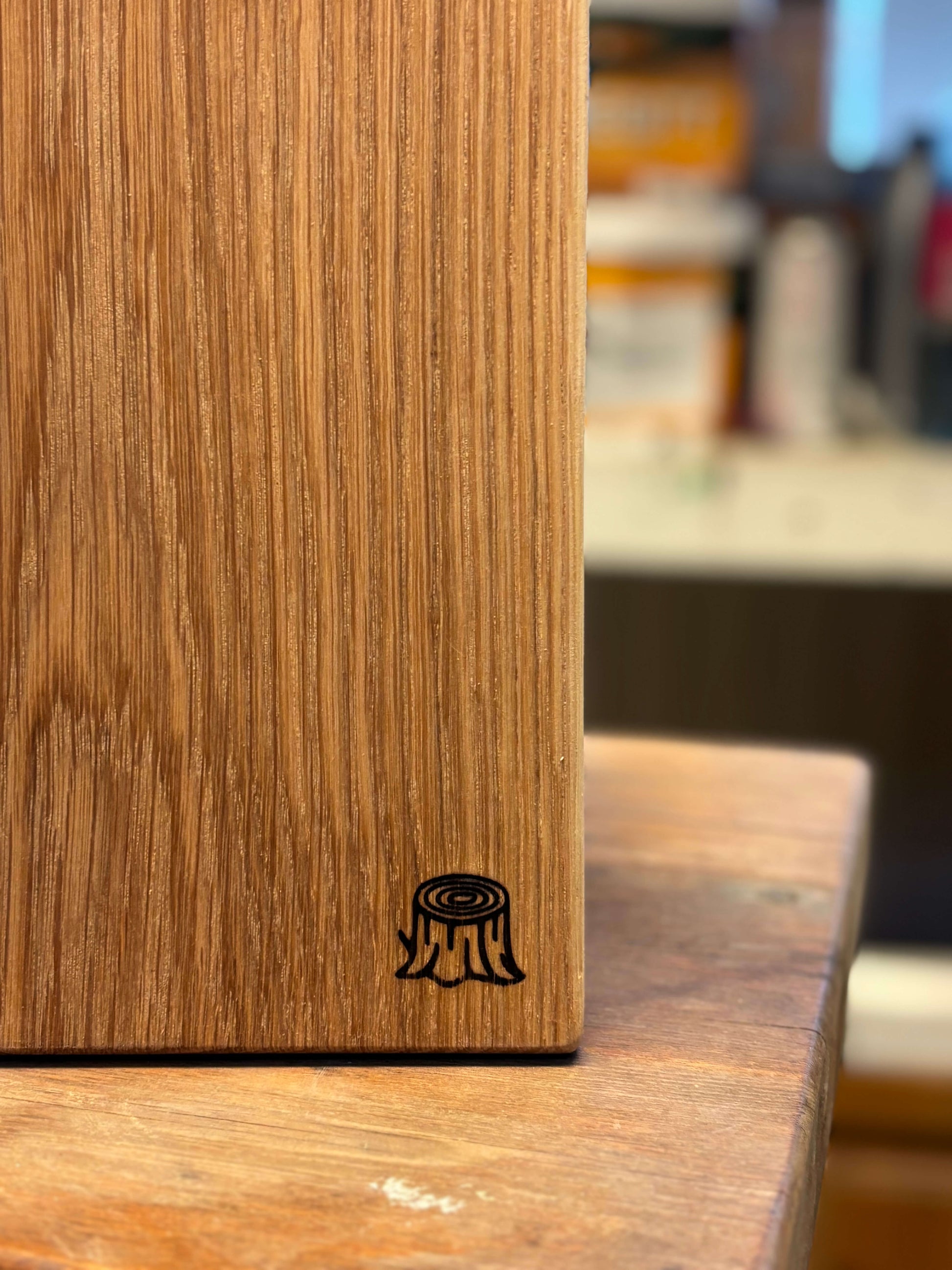 Norsktreverk logo, eik, håndlaget